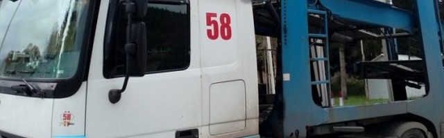 PAO NA GRANICI! Bugarin prevozio automobile, a kada su carinici UŠLI U KAMION, OSETILI SU JAK MIRIS I ŠOKIRALI SE!