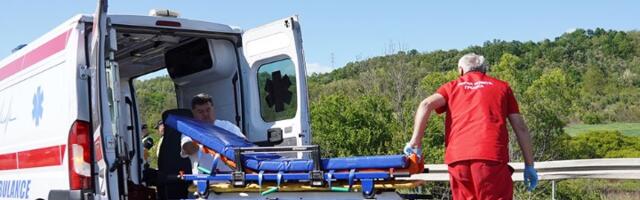 Saobraćajna nesreća na auto-putu MIloš Veliki: Kamion sleteo u kanal (FOTO)