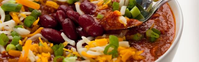 Zdravi čili sa slatkim krompirom i crnim pasuljem: Idealan obrok bogat vlaknima i antioksidansima za zimu