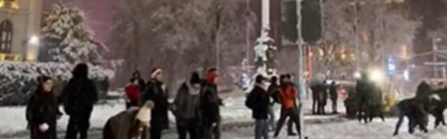 “Pao je prvi sneg, pašće i nešto drugo”: Studenti se oglasili o uklanjanju Ćacilenda