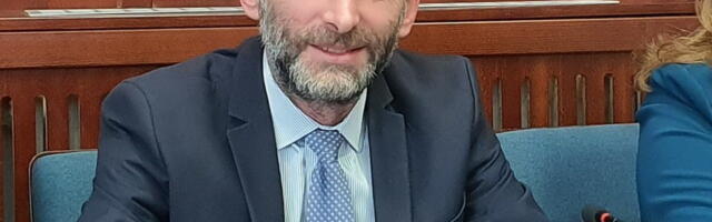 Bojović: Grad ne naplaćuje korišćenje trotoara, već putnog zemljišta