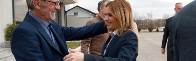 MINISTARKA STAMENKOVSKI OBIŠLA FIRMU "KARAN TEKSTIL": Za mere aktivne politike zapošljavanja 5,5 milijardi dinara