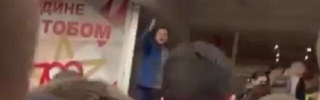 Delije htele da kupe kartu za derbi, batinaši ih napali (VIDEO)