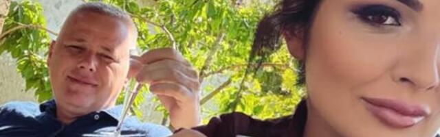 PRASE NA RAŽNJU, A TU JE I RAKIJA DA SE NAZDRAVI... Ovako Milena Popović i Igor Jurić provode NAJRADOSNIJI PRAZNIK (FOTO)