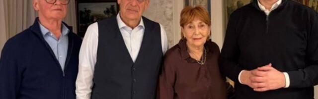 DOMAĆINSKI I PRAVOSLAVNO: Vučić pokazao Nikosu Dendijasu kako Srbi slave! Ministar Grčke oduševljen srpskim gostoprimstvom! (FOTO)