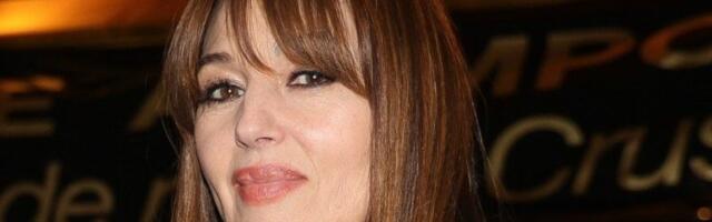 Monika Beluči u izdanju koje briše godine - igleda spektakularno (FOTO)