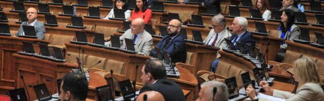 Poslanici Skupštine Srbije i danas zasedaju vanredno, na dnevnom redu i zakon o presađivanju organa