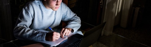 Srednje škole od ponedeljka ponovo "onlajn"