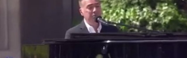 ŽELJKO, SREĆAN TI ROĐENDAN I VELIKO HVALA! Evo uz koju pesmu je Goran Vesić čestitao poznatom pevaču nakon veličanstvenog koncerta!