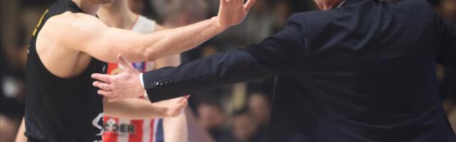 "Ne, ne, NIJE BILO TAKO!" Heroj derbija posle "stote" trojke gestikulirao prema klupi Zvezde, a onda otkrio o čemu se radi