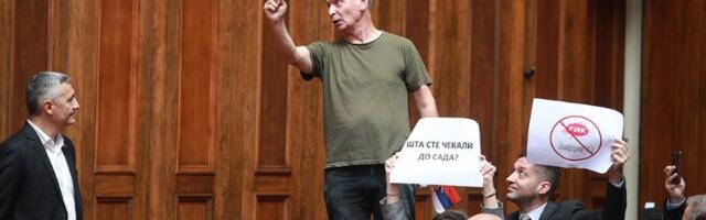 "Kad je radikal Vučić bio ministar - tad su streljali novinare, a sad te živog spale"