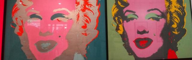 Serigrafija u boji sa pečatom na pozadini: Otvorena izložba „Andy Warhol”