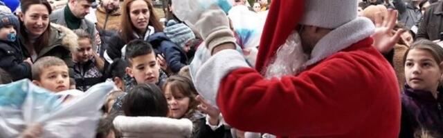 Ovako se obeležavaju Detinjci u Ivanjici: Radost za više od 250 mališana (VIDEO)