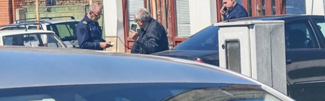 "Doneću pištolj da te UBIJEM!" Prete Marku Nikoliću SMRĆU i ekipi Telegrafa dok pomažu malom Nikoli kod Titela