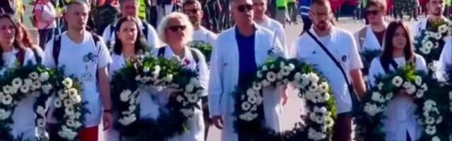 Beli mantil kao paravan za političke obračune: Niški kardiolog krši osnovna načela etike deleći objavu u kojoj se kolege nazivaju "gnjidama"