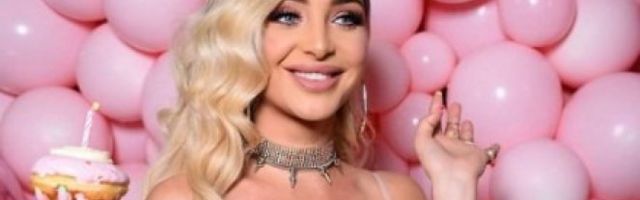 POŽELELA JE SAMO JEDNO! Maja Berović proslavila 33. ROĐENDAN u društvu SUPRUGA - sva u ROZE, kao BARBIKA! (FOTO)