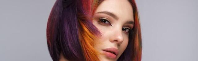 Uz pomoć jestivih boja za hranu izvucite pramenove ludih boja