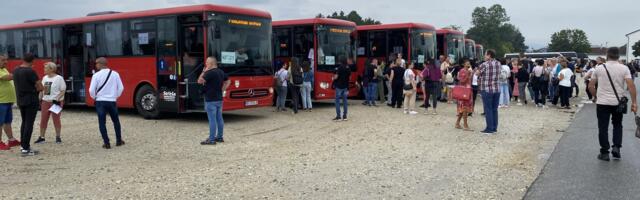 Aktivisti vladajućih stranaka autobusima „spontano“ krenuli za Loznicu (VIDEO)