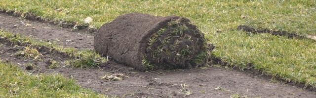 U Krčagovu se pravi teren za fudbal sa veštačkom travom (VIDEO)