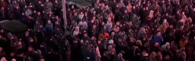 Grobari zapalili baklje zbog Žoca, grmi "Izlazite napolje": Ovo se dešava dok traje trening Partizana u Areni