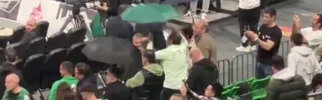 Kišobranima provocirali crveno-bele, zbog ove situacije su se iznervirali navijači rivala