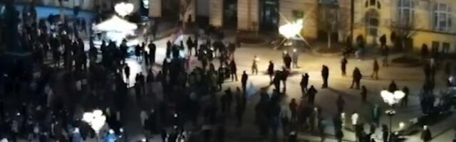 "OGROMAN SKUP" BLOKADERA U NOVOM SADU, A JEDVA 200 LJUDI! Mesec dana pretili "poslednjom porukom", ali ipak su jači SAMO na rečima!