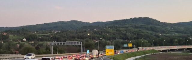 KOLAPS NA AUTO-PUTU! Zbog saobraćajne nesreće sve stoji, velike kolone sve do Geneksa!