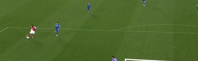 FUDBALERI SE HVATALI ZA GLAVU KAD SU VIDELI ŠTA JE SAIGRAČ URADIO U DERBIJU! Evropa bruji o ovom momentu, niko nije očekivao!