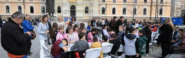 Uskršnja radionica na Trgu Radomira Putnika: Najmlađi Kragujevčani kroz igru i umetnost raduju se predstojećem prazniku