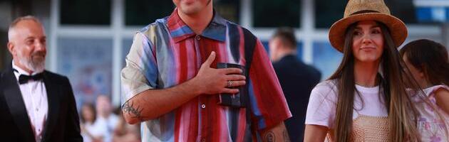 "Evo me, moje ime je Đorđe Balašević": Aleksa uhvatio sina za ruku, pa uputio snažne reči (foto)