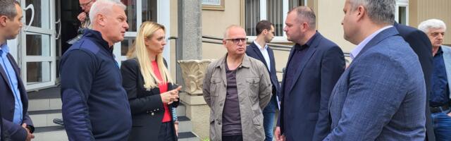 Ministri Vesić i Tanasković u Ivanjici zbog poplava, sastanku prisustvuje i direktor Srbijavode