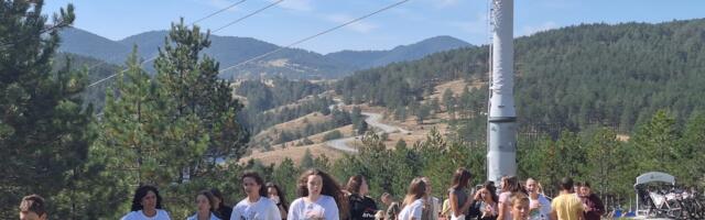 Svetski dan čistih planina obeležen na Zlatiboru - pored uklanjanja otpada posađeno 50 sadnica belog bora