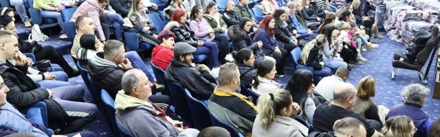 Nastavljena gradska akcija: Podeljeno 160 auto-sedišta