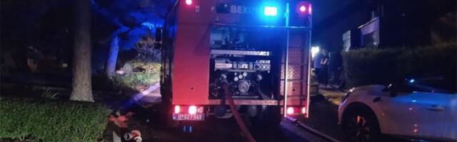 DVOJICA VATROGASACA POVREĐENA, IZGOREO DOM PETOČLANE PORODICE: Jezive scene u Višnjčkoj banji, požar još kulja!