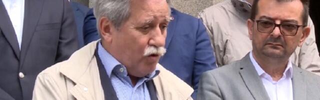 "Energija protesta imponuje, ali se kraj krizi ne nazire"