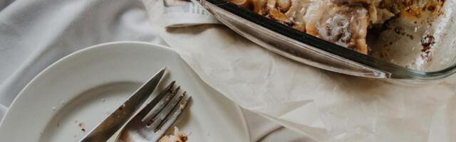 Ako ste ikada poželeli da pojedete cimet rolnice za doručak bez griže savesti, ovo je recept za vas