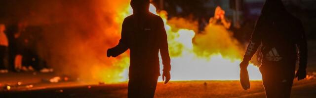Vandalizovan poljski konzulat: Maskirane osobe ostavile političke poruke i pseće fekalije