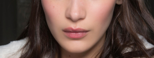 Trag ljubavi: Otkrijte 8 savršenih beauty lookova za Dan zaljubljenih