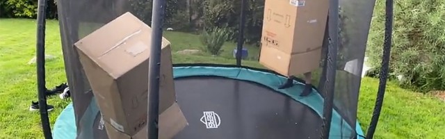 AH, DEČACI I TATA: Na trambolini, ali u kutijama (VIDEO)