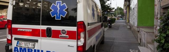 Udes kod Bogoslovije: Automobil zgužvan, stvaraju se gužve