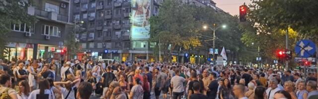 Studenti uputili hitan apel građanima pred večerašnji protest (FOTO)