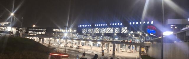 Ogromne gužve oko aerodroma – „grobari“ čekaju Obradovića (VIDEO)