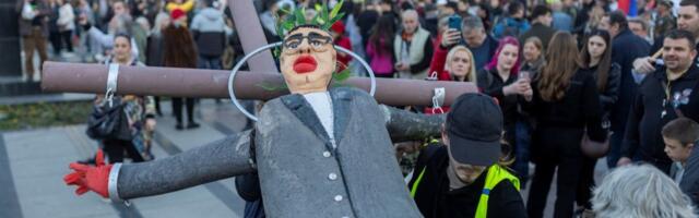 "Prave kovčeg, tortu, pa ga seku po vratu, pa sad ova lutka!" Opasno, pravi se atmosfera linča prema prvom čoveku u državi