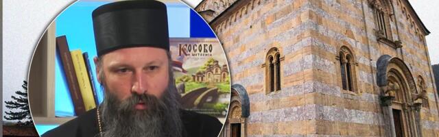 Vladika Ilarion otkrio kako je manastir Visoki Dečani preživeo kasetne bombe: "Ne sećam se da je jedno staklo puklo" Pripadnici KFOR-a dali monahu OVO