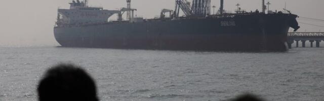 Britanski Centar za pomorske operacije: Iran otvorio vatru na tanker u Ormuskom moreuzu