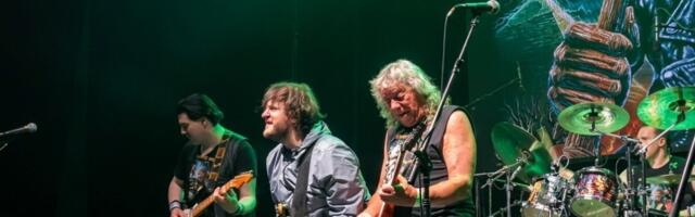 Srpska publika oduševila originalnog gitaristu Mejdena! Rainmaker i gosti napravili spektakl u Luci Beograd