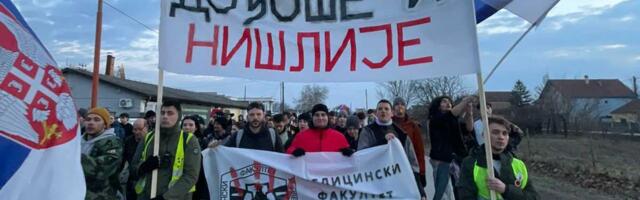 Treći dan pešačenja: Niški studenti stigli u Jagodinu, ujutru nastavljaju put ka Kragujevcu