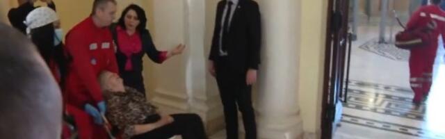 Trenutak kada je Hitna pomoć odvela Jasminu Obradović (VIDEO)