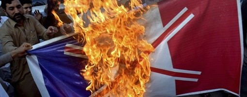 Hiljade muslimana od Pakistana do Libana i Gaze protestovalo protiv francuskih karikatura