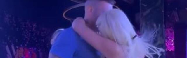 SNIMAK SAMO ZA 18 PA NADALJE! Karleuša u JAKOJ AKCIJI sa MLAĐIM, dala mu PREDIGRU za pamćenje